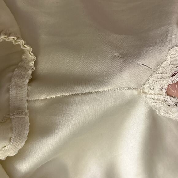 Vintage Warner's Half Slip Skirt Satin Ivory Size Medium Double Slit 55315 USA - Picture 7 of 9